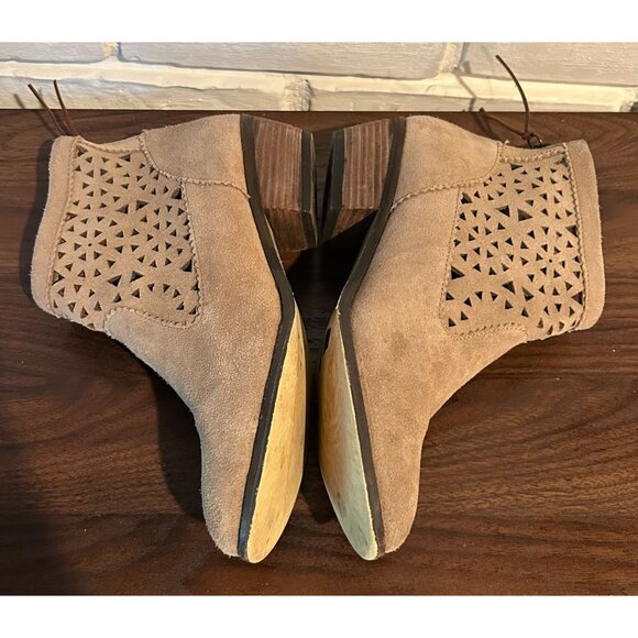 Minnetonka Womens Suede Ankle Boots Great Condition - Size 7 - Picture 6 of 8